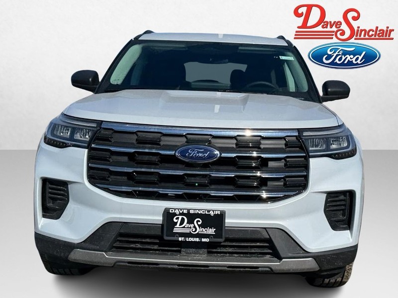 Ford Explorer Vehicle Full-screen Gallery Image 02