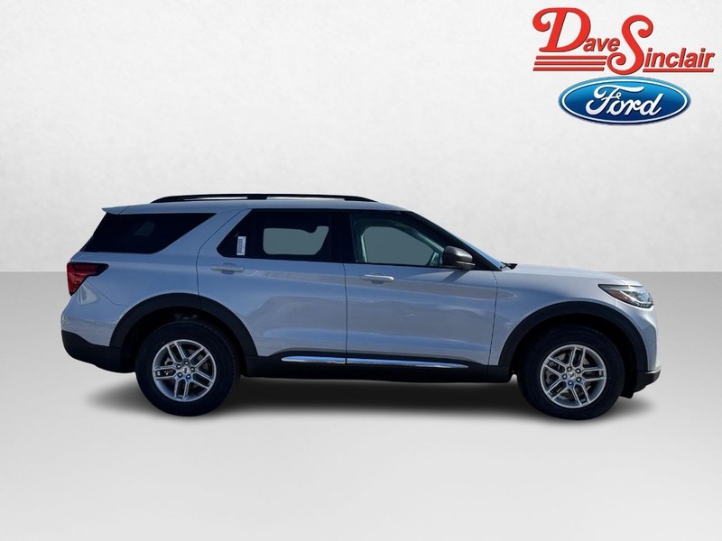 Ford Explorer Vehicle Full-screen Gallery Image 05