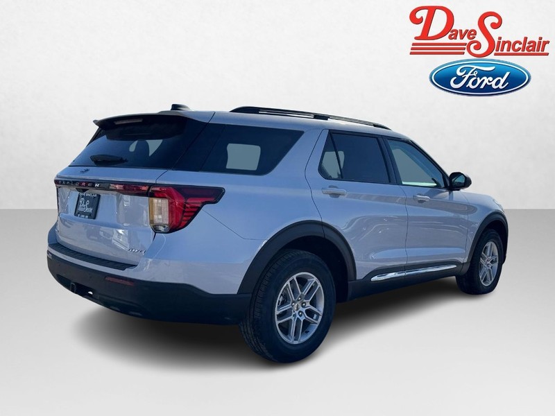 Ford Explorer Vehicle Full-screen Gallery Image 07
