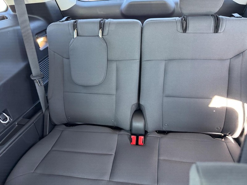 Ford Explorer Vehicle Full-screen Gallery Image 13