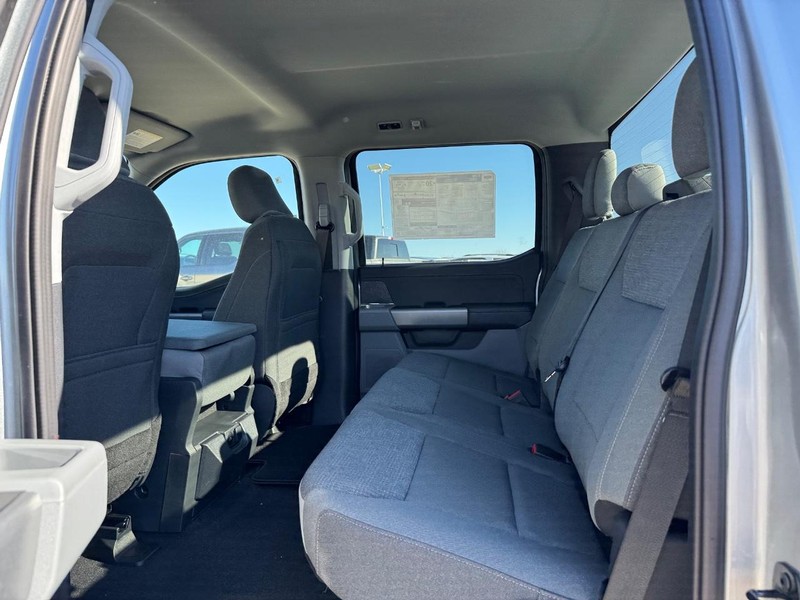Ford F-150 Vehicle Full-screen Gallery Image 12