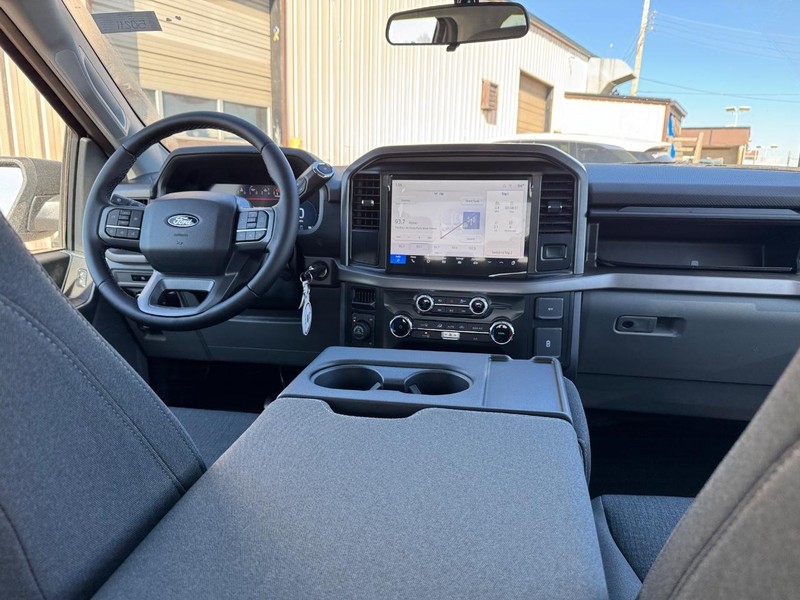 Ford F-150 Vehicle Full-screen Gallery Image 14