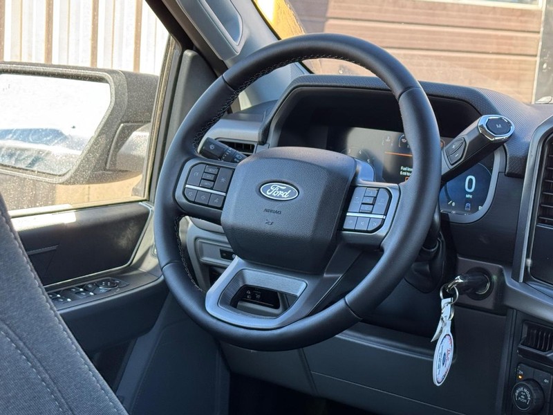 Ford F-150 Vehicle Full-screen Gallery Image 15