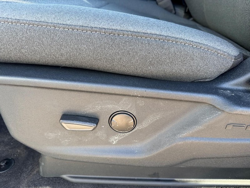 Ford F-150 Vehicle Full-screen Gallery Image 18