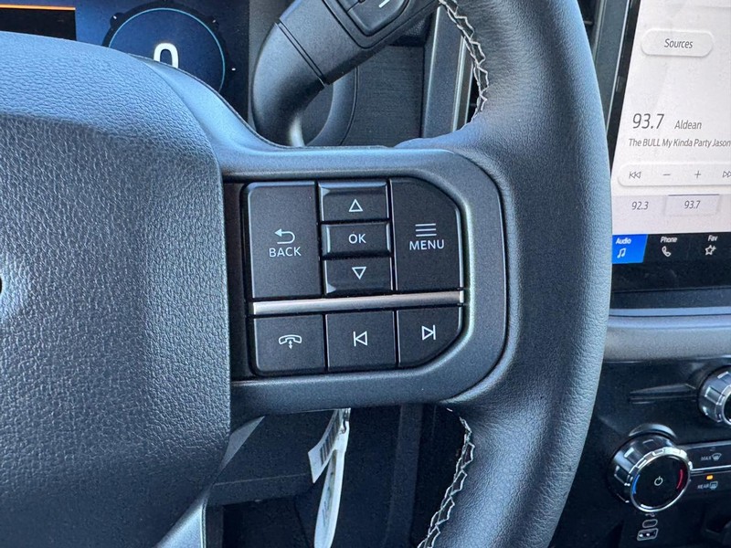 Ford F-150 Vehicle Full-screen Gallery Image 22