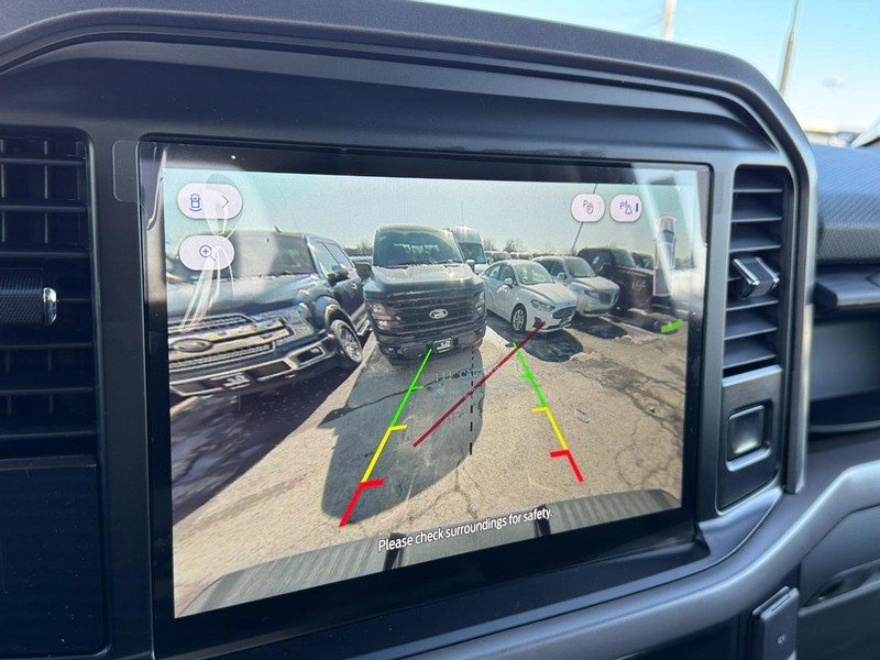 Ford F-150 Vehicle Full-screen Gallery Image 23