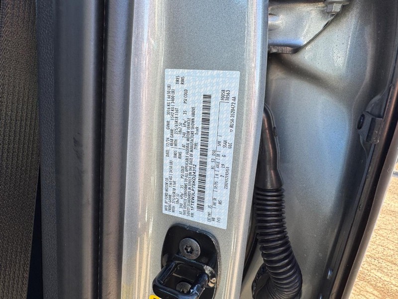 Ford F-150 Vehicle Full-screen Gallery Image 24