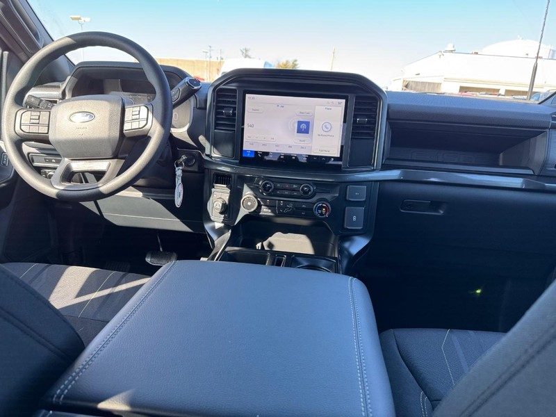 Ford F-150 Vehicle Full-screen Gallery Image 14