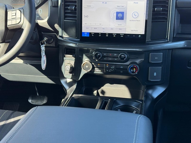 Ford F-150 Vehicle Full-screen Gallery Image 17
