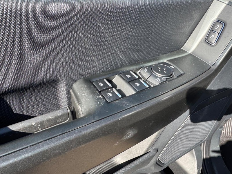 Ford F-150 Vehicle Full-screen Gallery Image 19