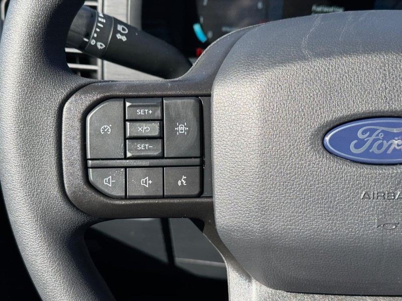 Ford F-150 Vehicle Full-screen Gallery Image 21