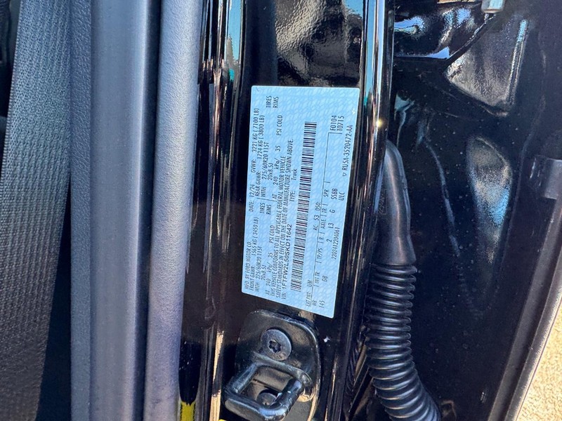 Ford F-150 Vehicle Full-screen Gallery Image 24