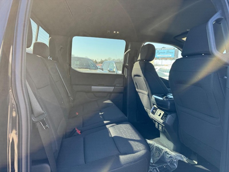 Ford F-150 Vehicle Full-screen Gallery Image 13
