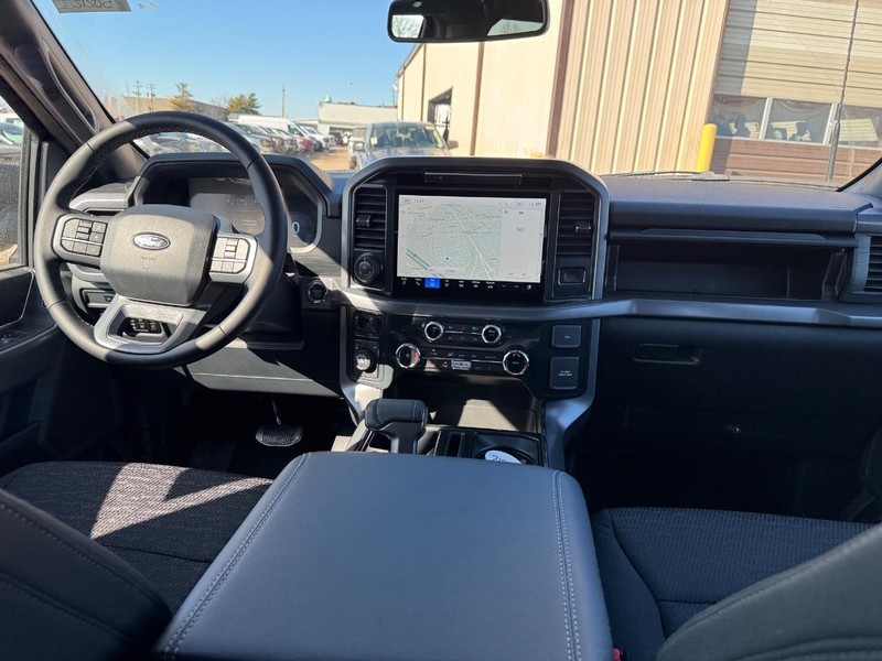 Ford F-150 Vehicle Full-screen Gallery Image 14