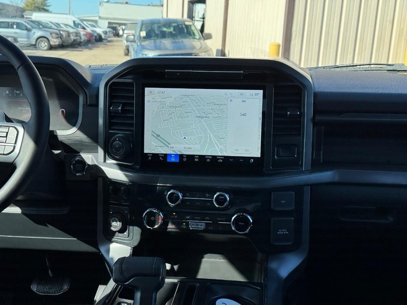 Ford F-150 Vehicle Full-screen Gallery Image 16