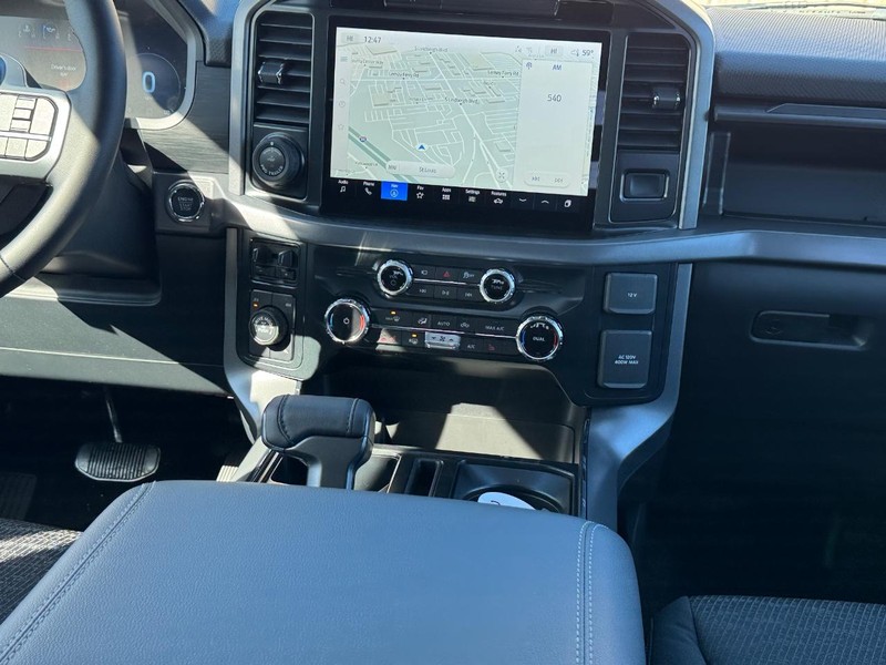 Ford F-150 Vehicle Full-screen Gallery Image 17