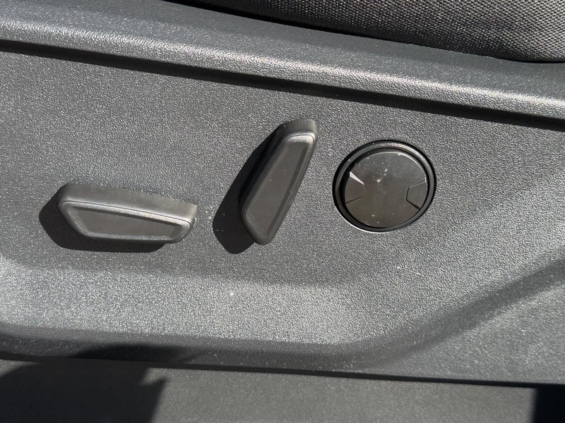 Ford F-150 Vehicle Full-screen Gallery Image 18