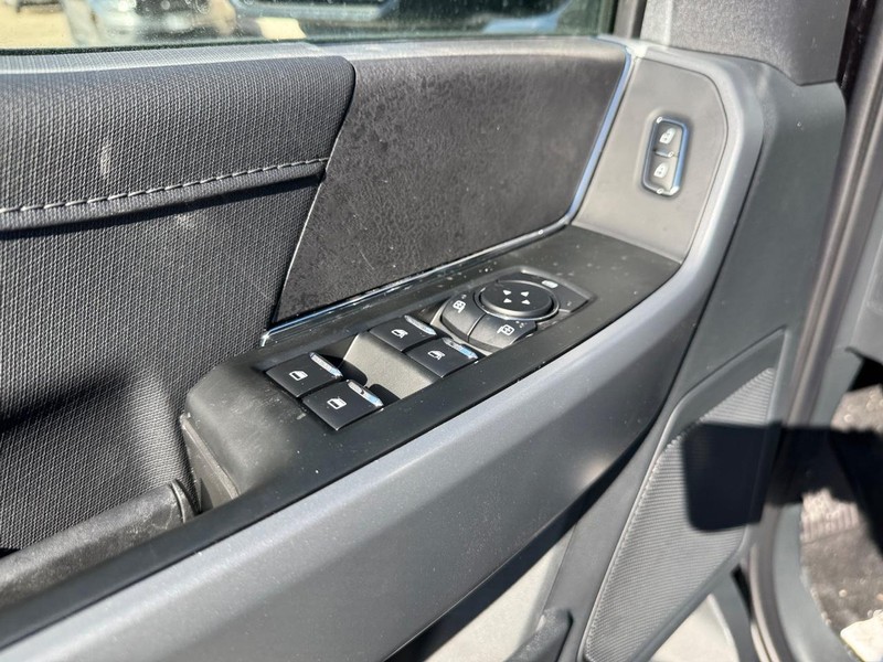 Ford F-150 Vehicle Full-screen Gallery Image 19