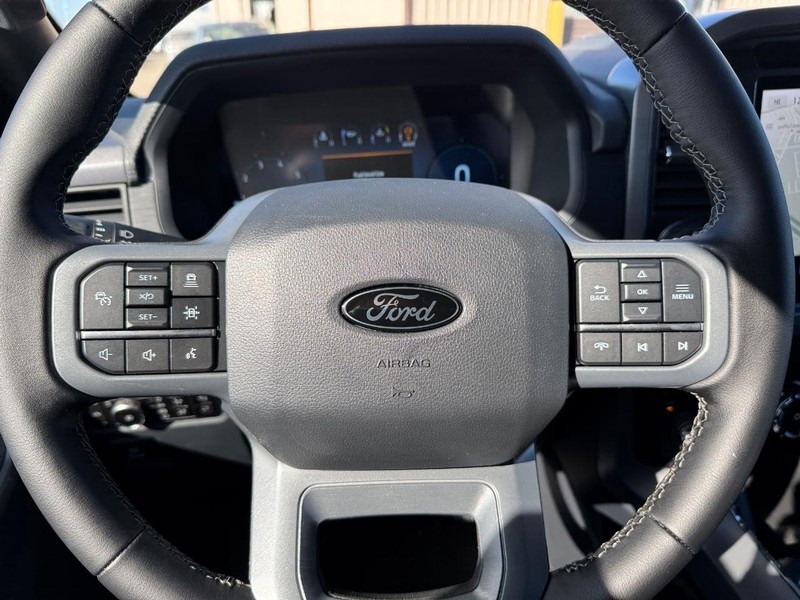 Ford F-150 Vehicle Full-screen Gallery Image 20