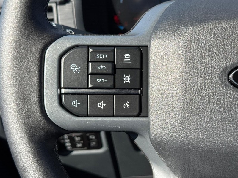 Ford F-150 Vehicle Full-screen Gallery Image 21