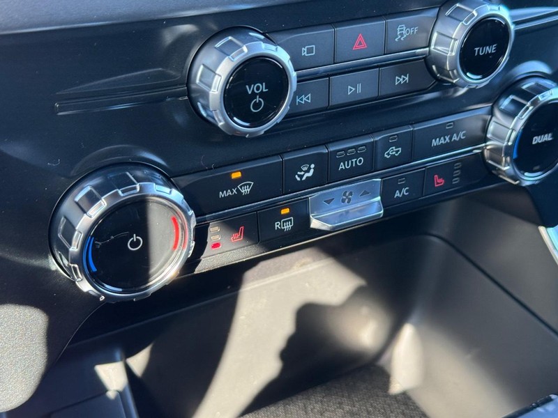 Ford F-150 Vehicle Full-screen Gallery Image 24