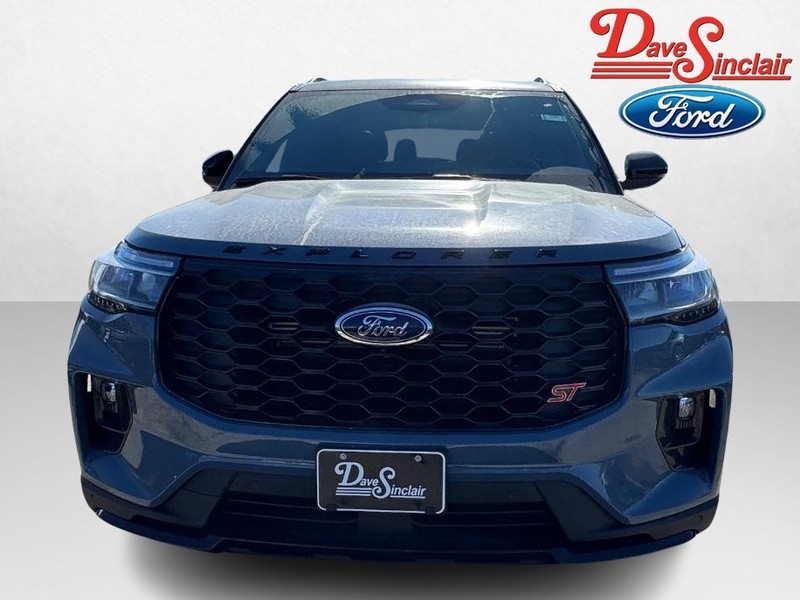 Ford Explorer Vehicle Full-screen Gallery Image 02
