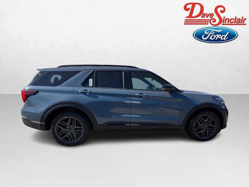 Ford Explorer Vehicle Full-screen Gallery Image 05