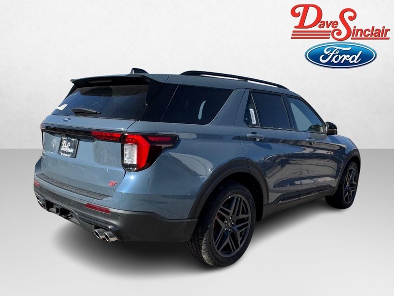 Ford Explorer Vehicle Full-screen Gallery Image 07
