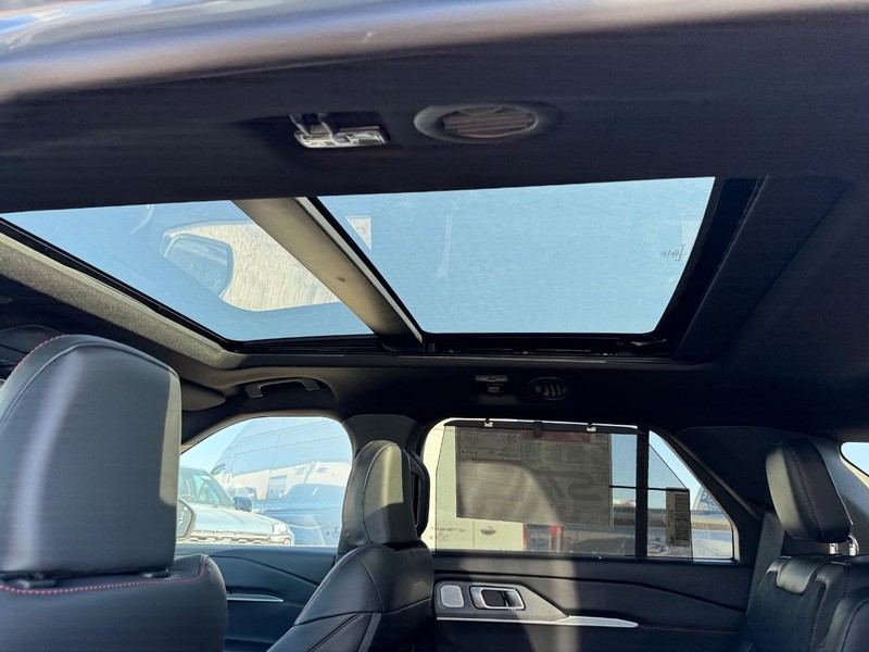 Ford Explorer Vehicle Full-screen Gallery Image 13