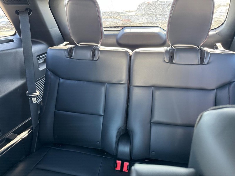 Ford Explorer Vehicle Full-screen Gallery Image 14