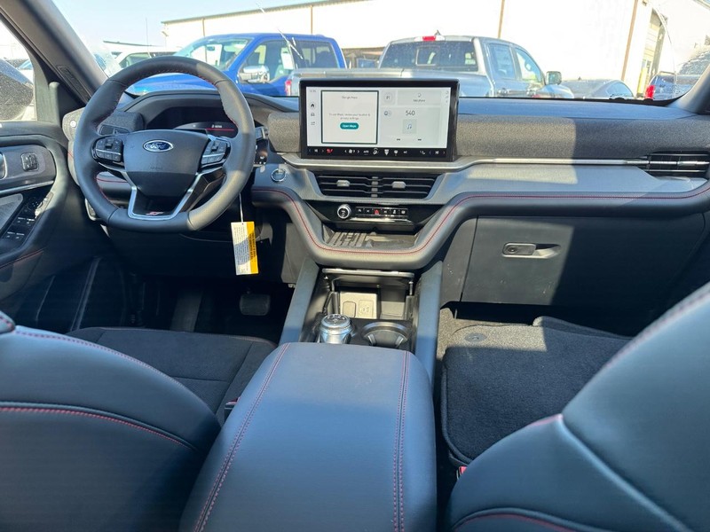 Ford Explorer Vehicle Full-screen Gallery Image 17