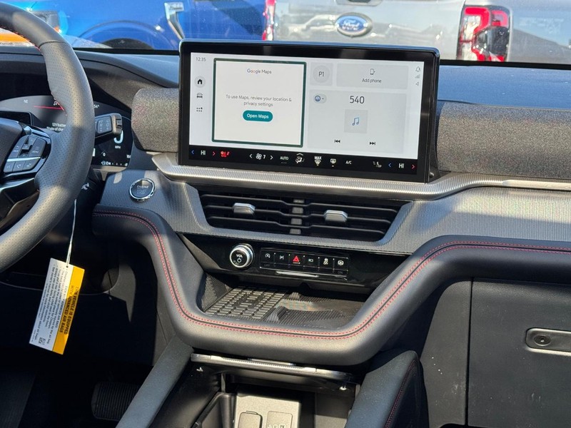 Ford Explorer Vehicle Full-screen Gallery Image 19