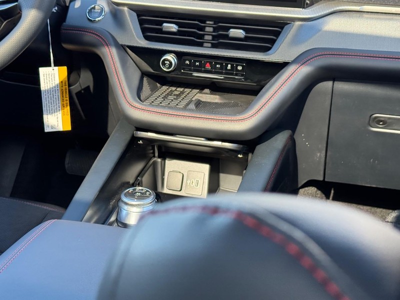 Ford Explorer Vehicle Full-screen Gallery Image 20