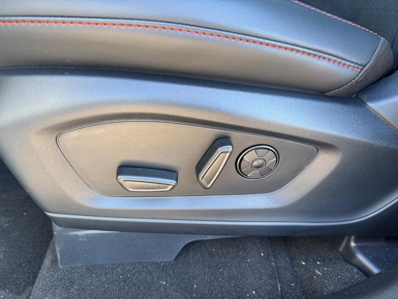 Ford Explorer Vehicle Full-screen Gallery Image 21