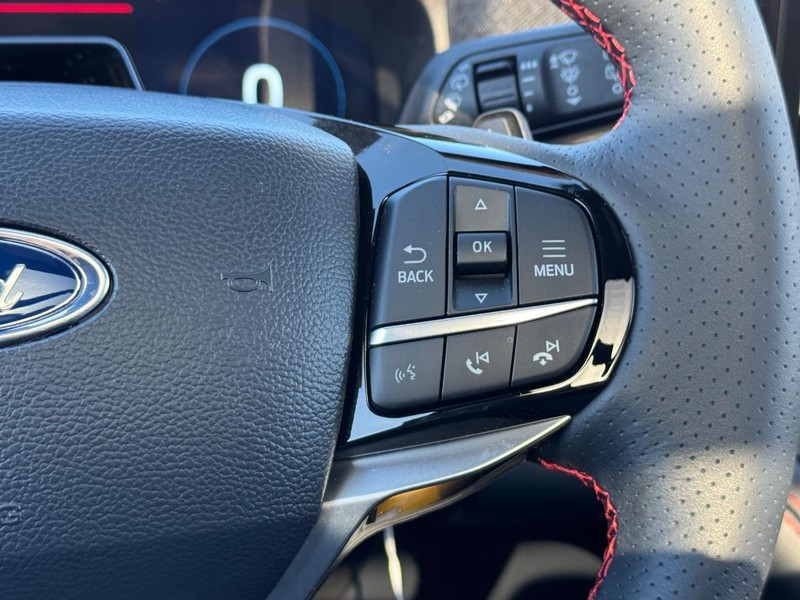 Ford Explorer Vehicle Full-screen Gallery Image 26