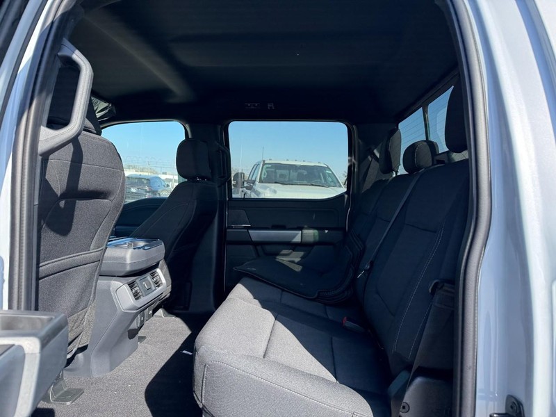 Ford F-150 Vehicle Full-screen Gallery Image 12