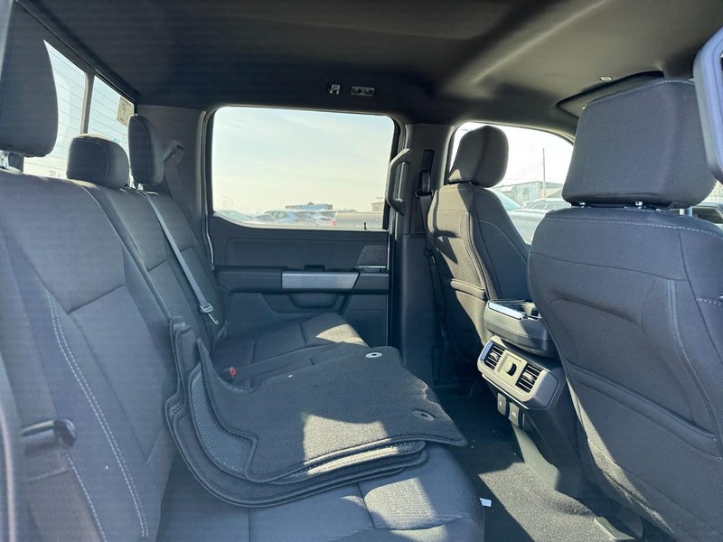 Ford F-150 Vehicle Full-screen Gallery Image 13