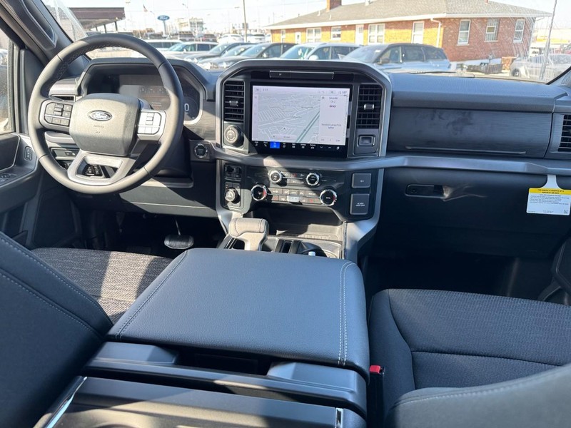 Ford F-150 Vehicle Full-screen Gallery Image 14