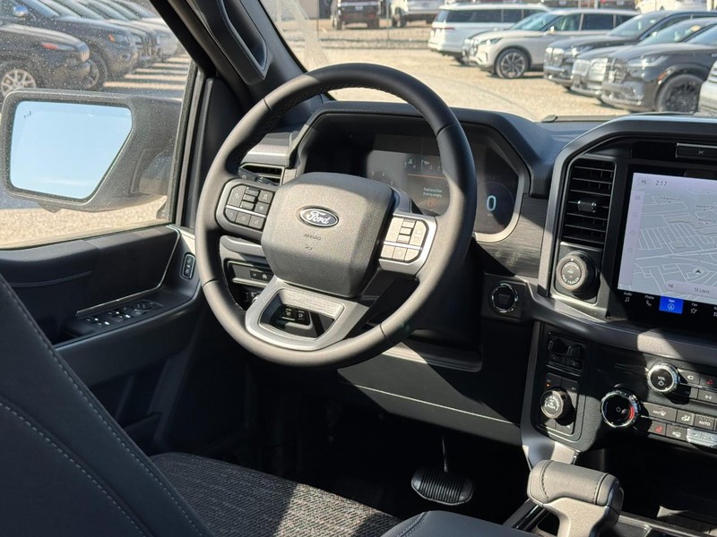 Ford F-150 Vehicle Full-screen Gallery Image 15