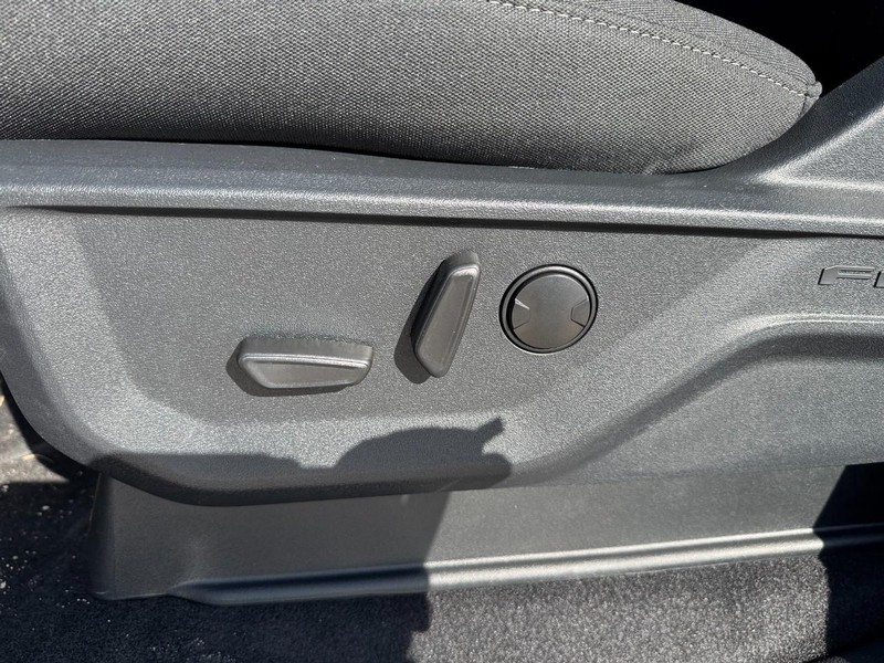 Ford F-150 Vehicle Full-screen Gallery Image 18