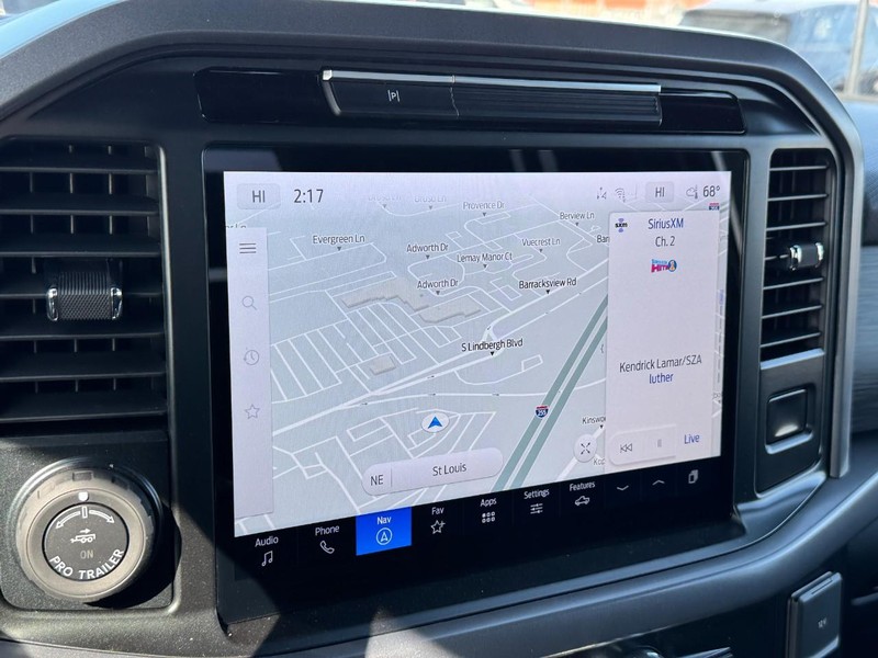 Ford F-150 Vehicle Full-screen Gallery Image 23