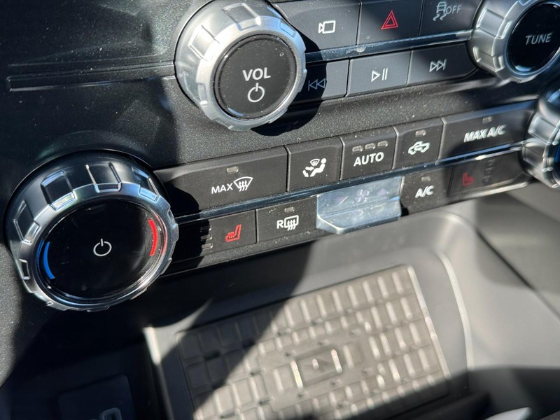 Ford F-150 Vehicle Full-screen Gallery Image 24