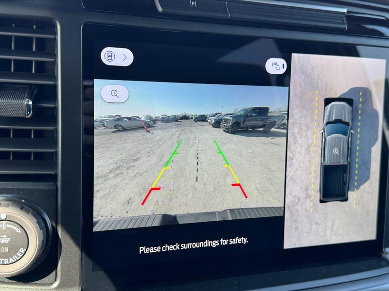 Ford F-150 Vehicle Full-screen Gallery Image 25