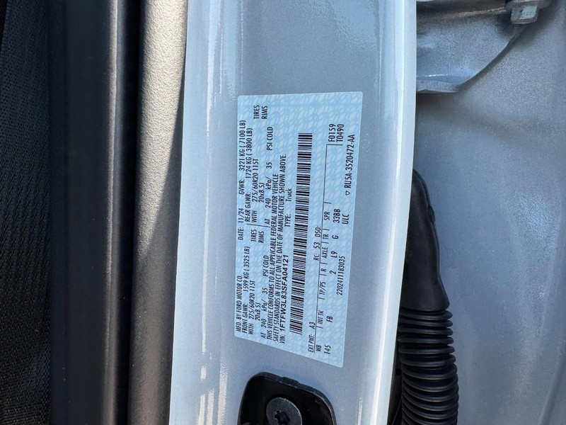 Ford F-150 Vehicle Full-screen Gallery Image 26