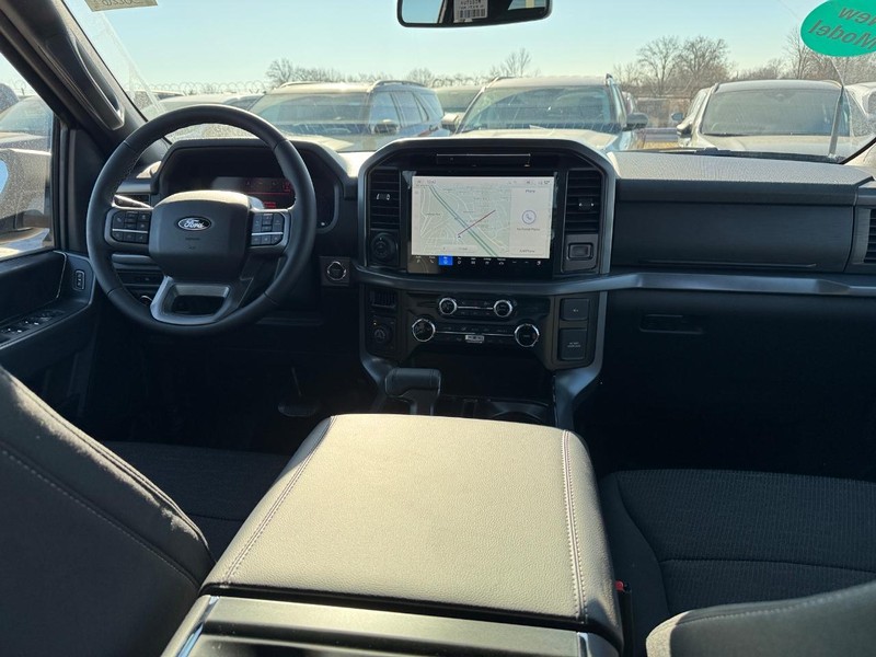 Ford F-150 Vehicle Full-screen Gallery Image 14