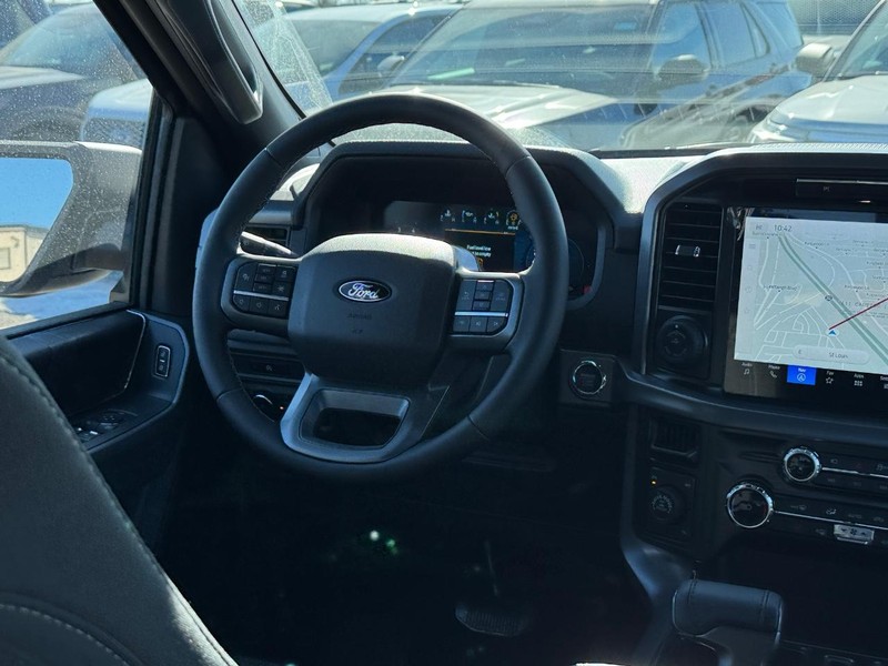 Ford F-150 Vehicle Full-screen Gallery Image 15