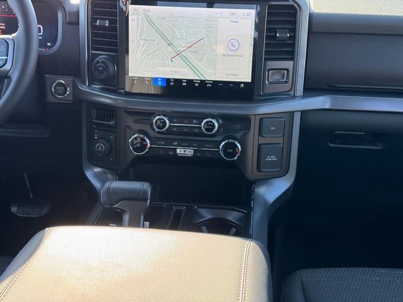 Ford F-150 Vehicle Full-screen Gallery Image 17