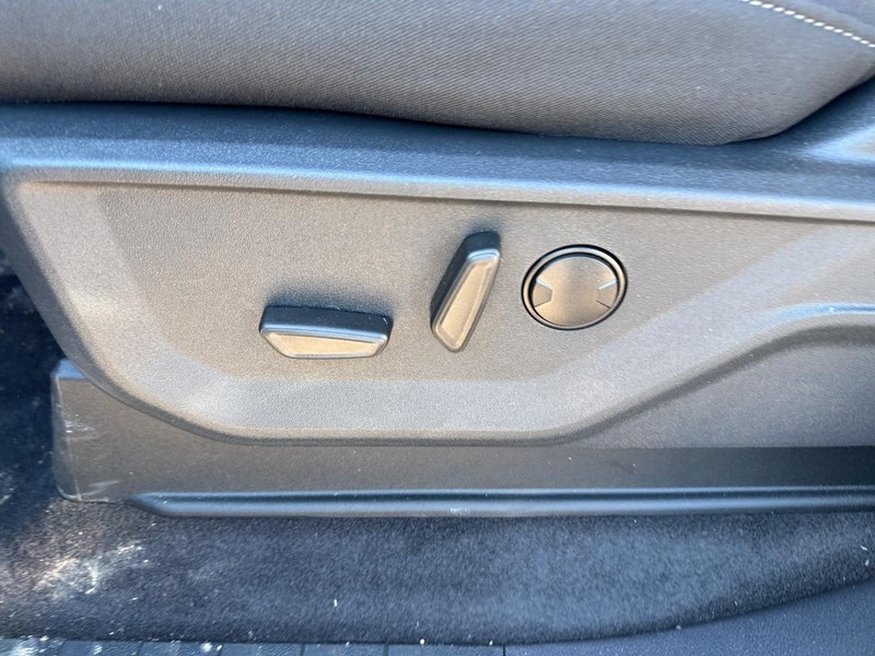 Ford F-150 Vehicle Full-screen Gallery Image 18