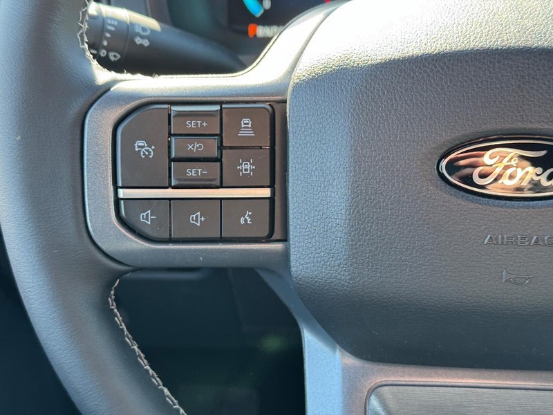 Ford F-150 Vehicle Full-screen Gallery Image 21