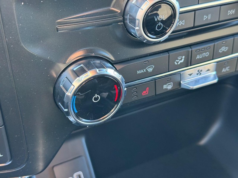 Ford F-150 Vehicle Full-screen Gallery Image 24